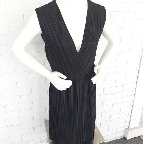 🖤Pleated Dress🖤 - Picture 9 of 12